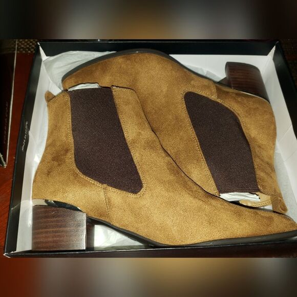 Nine West Taye Women's Brown 10W Faux Suede Chelsea Pull On Ankle Boots  NWT - Picture 3 of 8